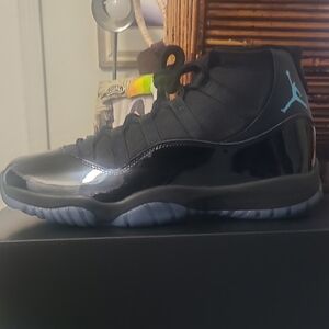 Jordan Men's Black and Teal Sneakers